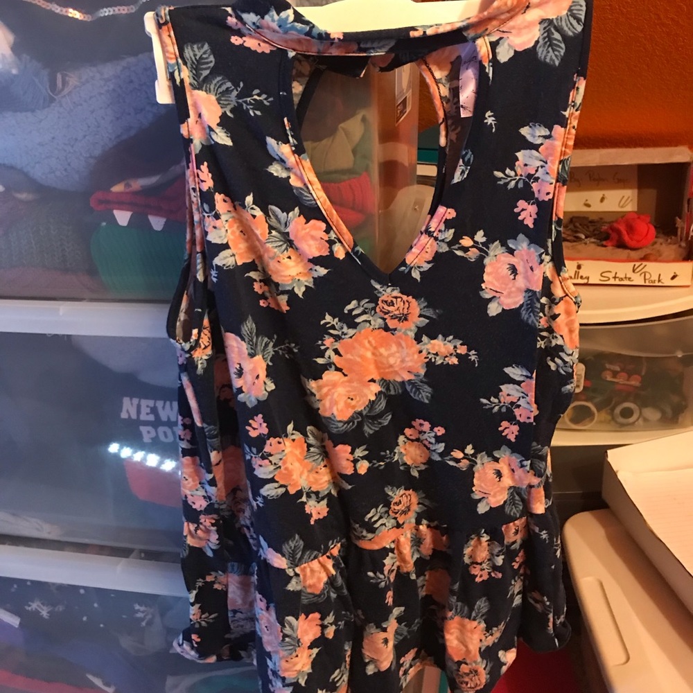Floral crop blouse with neck cuff